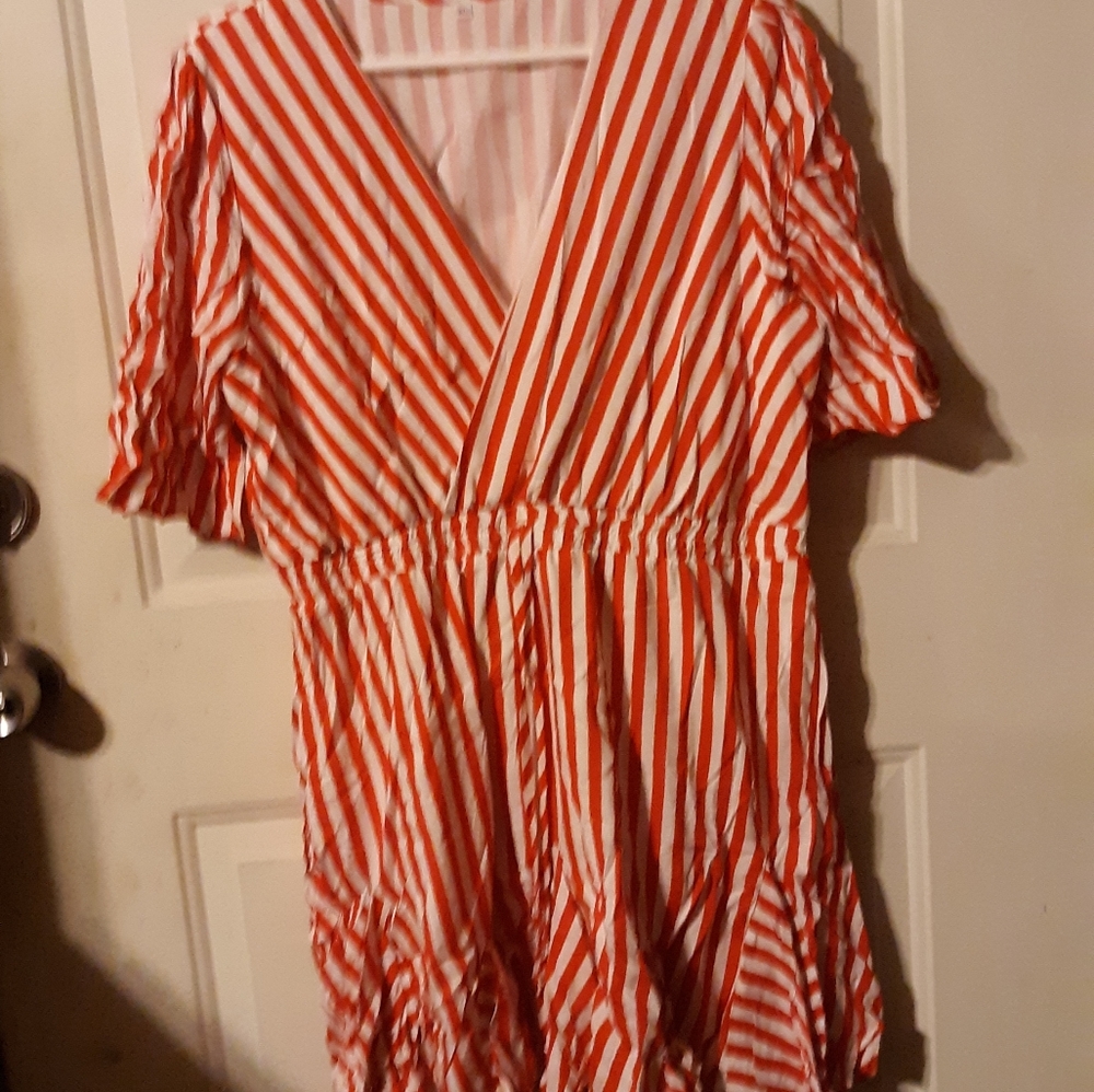 Size X large NWT candycane stripe flirty dress.
